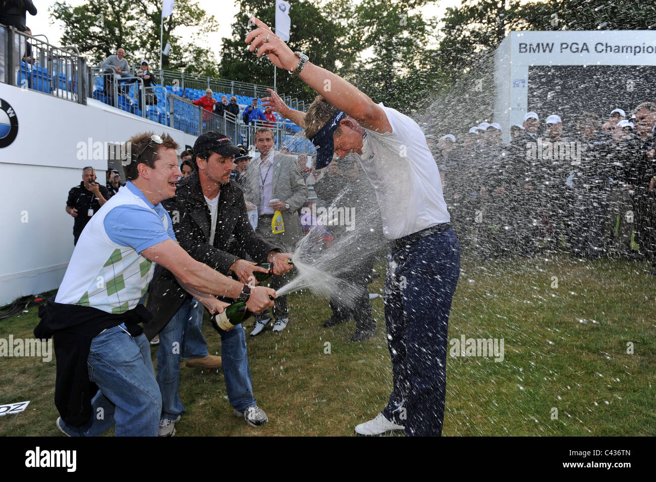 Luke Donald golfeur célèbre remportant le Championnat PGA BMW 2011 Banque D'Images