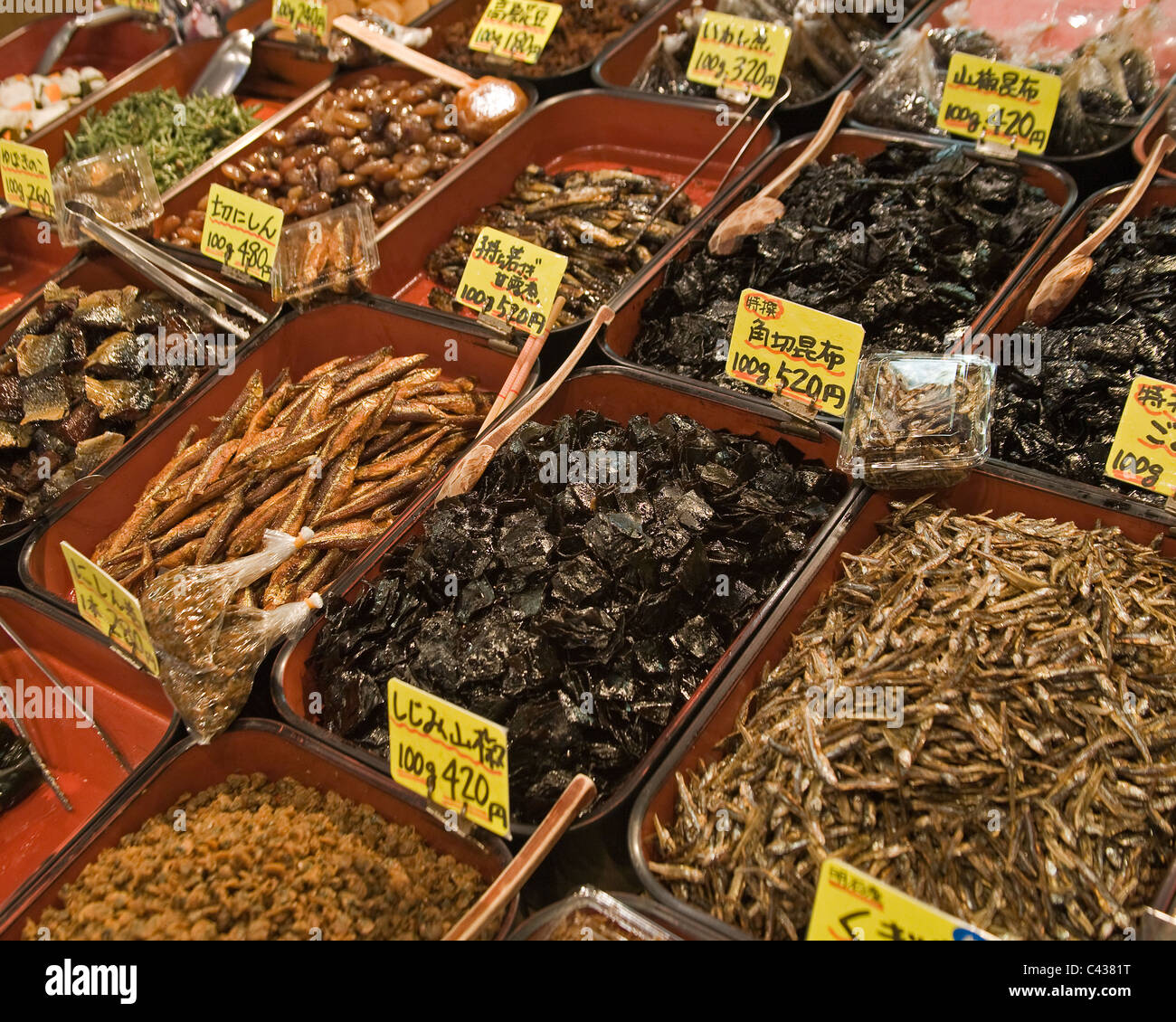 Des légumes frais au marché alimentaire Nishiki Ichiba à Kyoto Banque D'Images