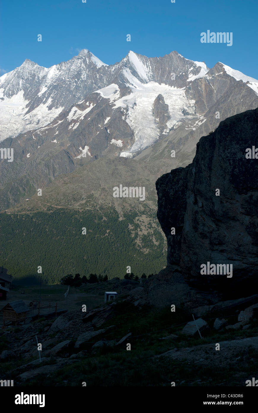 Alpes - vue sur les sommets de Mischabel - Kreuzboden - Saastal - SaaS Grund - Suisse - Europe Banque D'Images