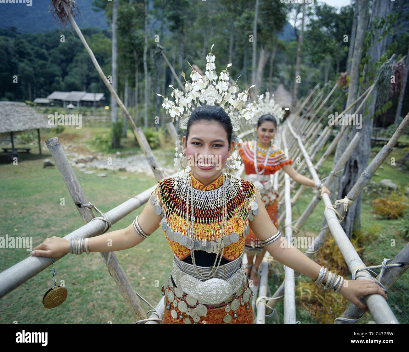 Asie, culturelles, maison de vacances, Iban, monument, Malaisie, modèle, Libéré, Sarawak, tourisme, costume traditionnel, Voyage, Vacances, Vil Banque D'Images