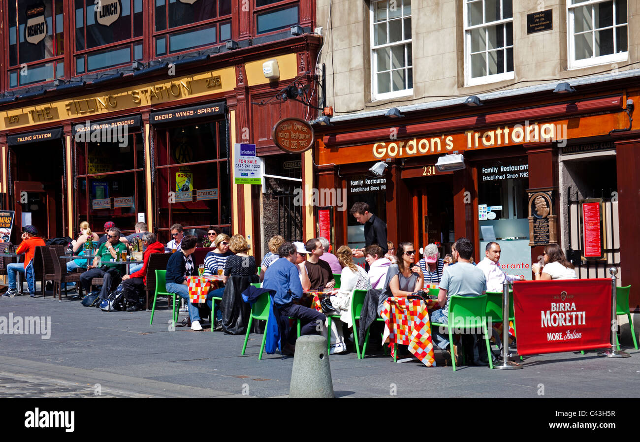 Salle à manger al fresco à Édimbourg en Écosse Royal Mile, Royaume-Uni, Europe Banque D'Images