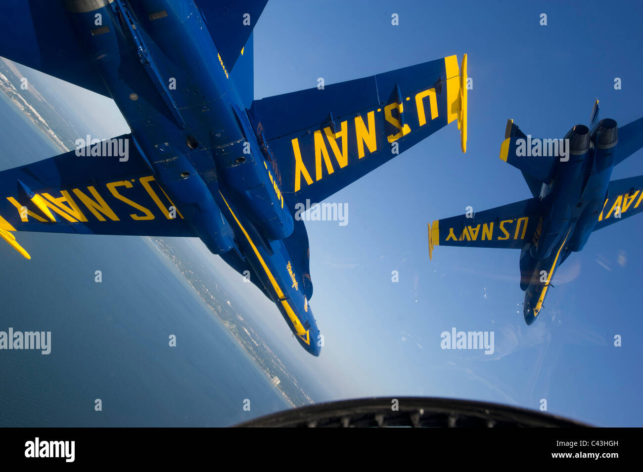 L'escadron de démonstration en vol de la Marine américaine, les Blue Angels, rejoindre leur F/A-18 Hornet strike fighter sur le golfe du Mexique en t Banque D'Images