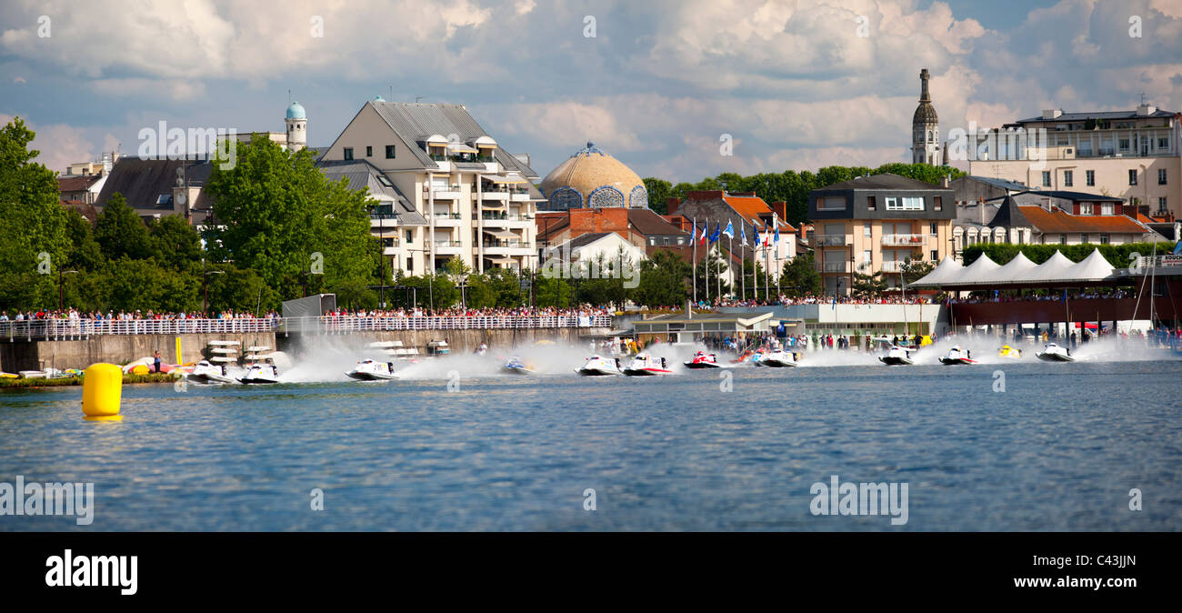 La France bateau de course du championnat du monde sur le lac d'Allier par la Fédération Française des courses de bateau à moteur à Vichy. Banque D'Images