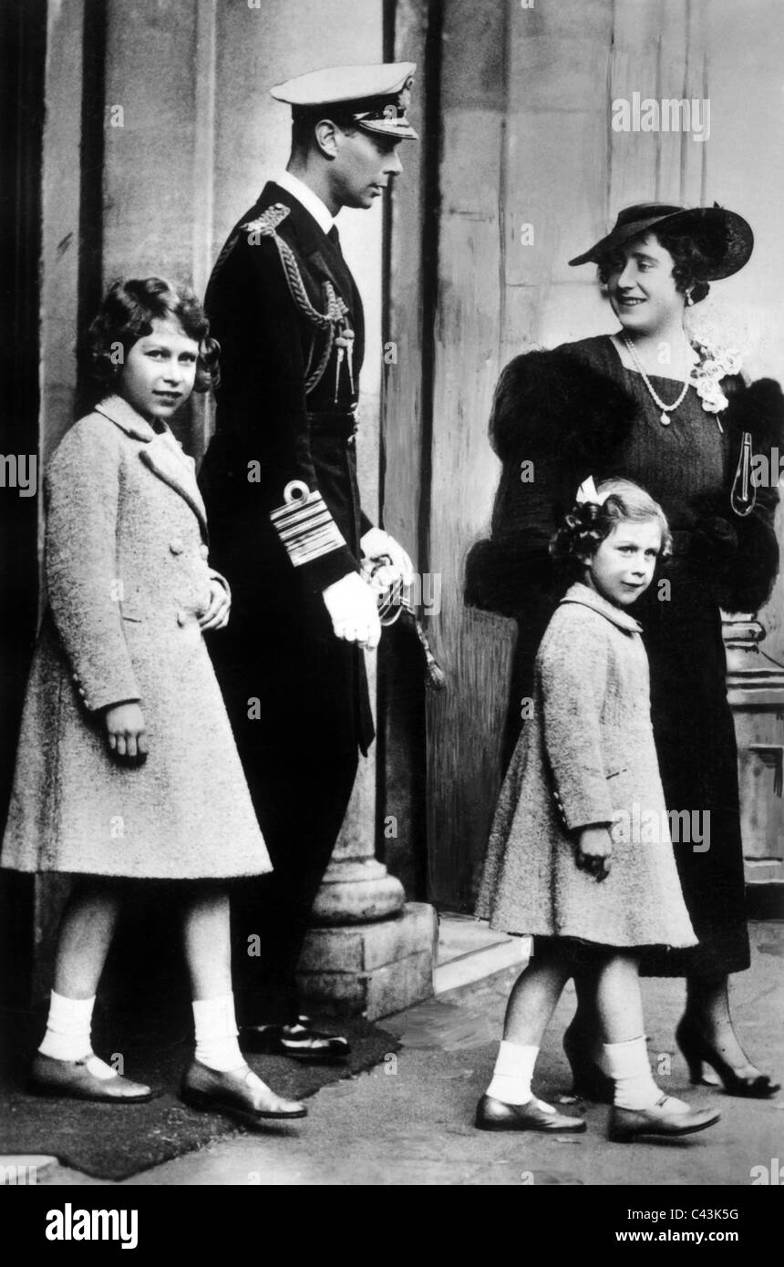 La princesse Elizabeth KING GEORGE VI REINE ELIZEBETH Reine mère et la princesse Margaret Famille royale 25 mars 1937 Date approximative Banque D'Images