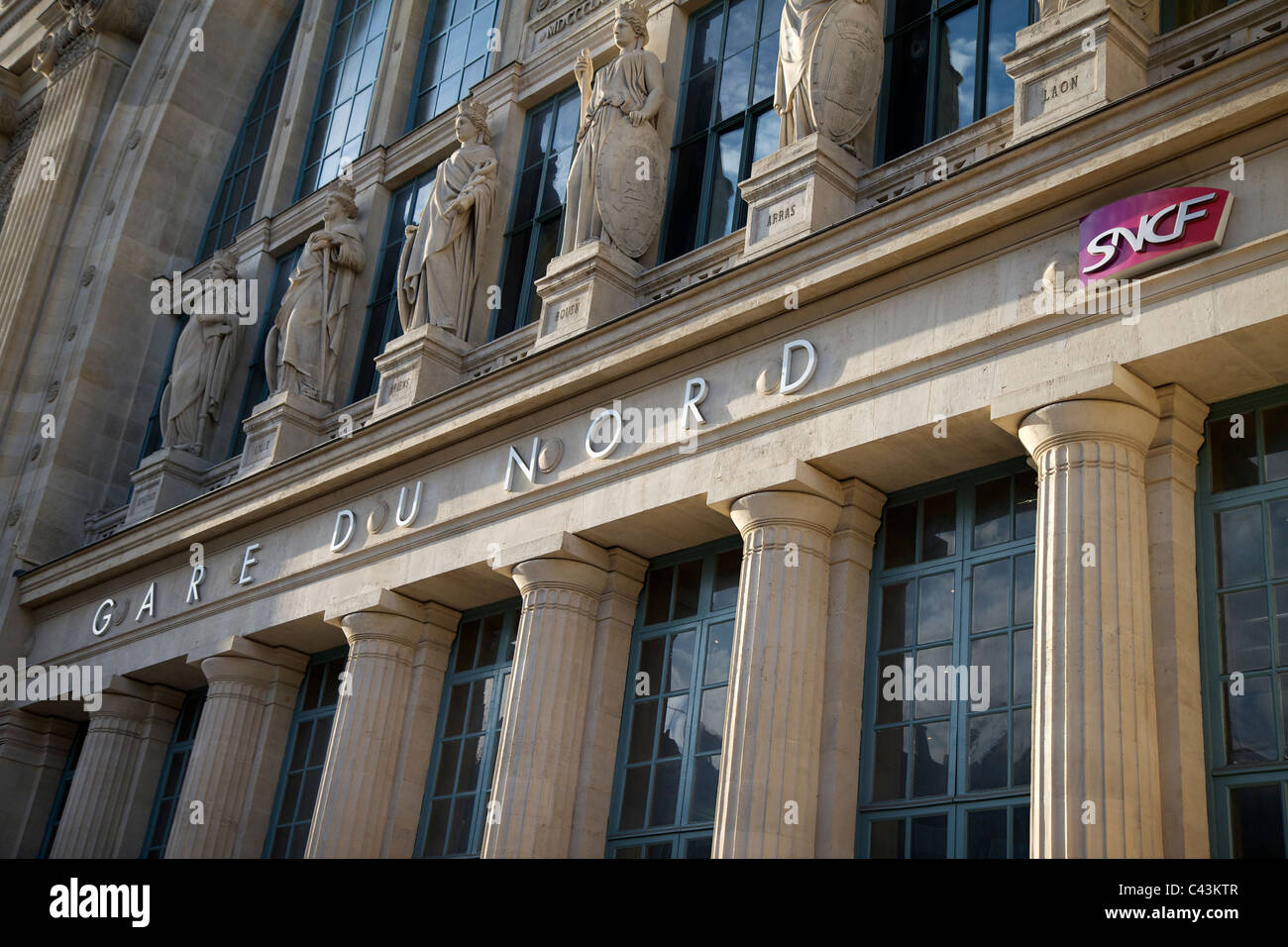 Façade de la Gare du Nord, gare centrale à Paris, France Banque D'Images