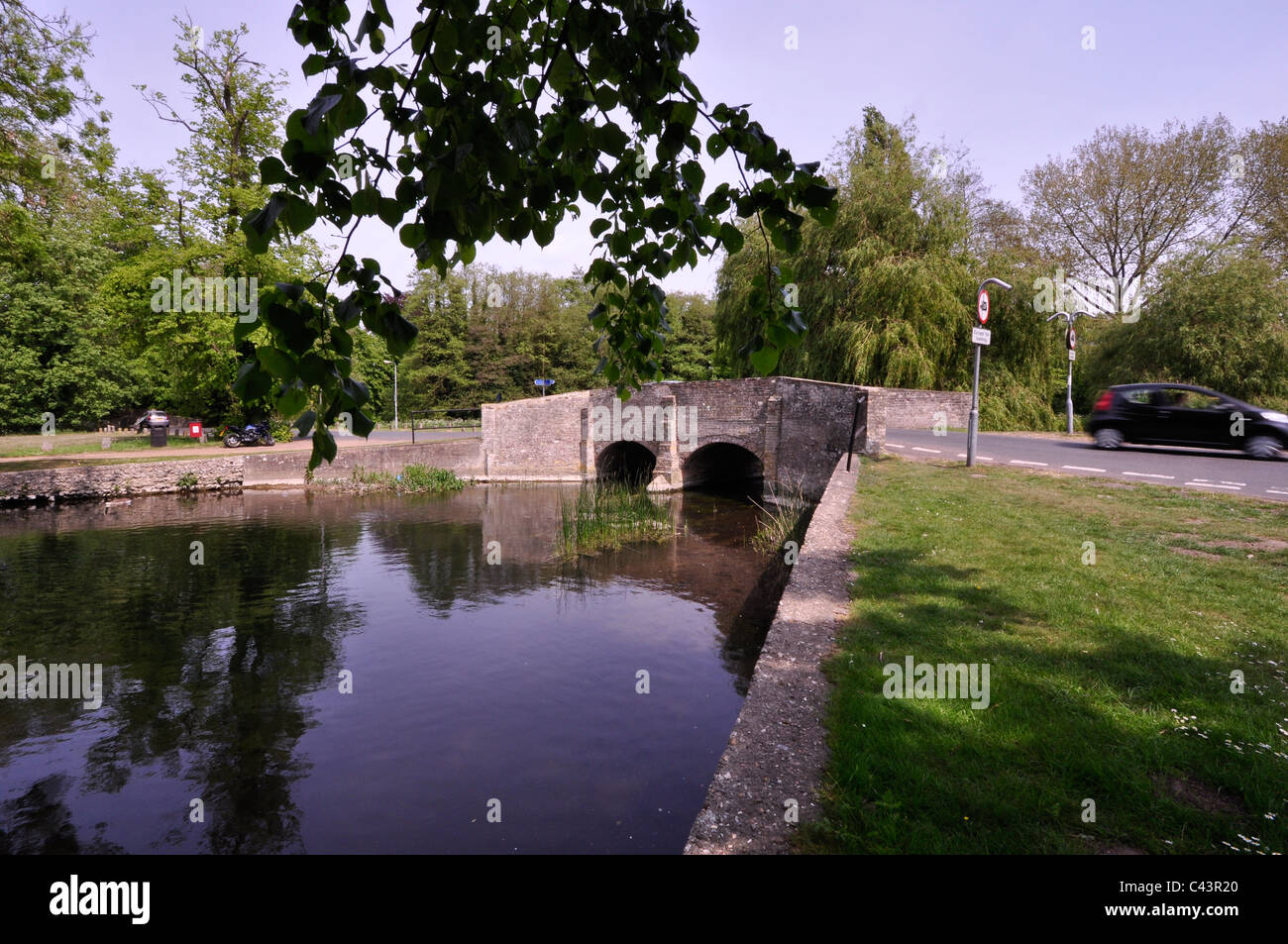 Les nonnes Pont sur la rivière Thet, Thetford, Norfolk Banque D'Images