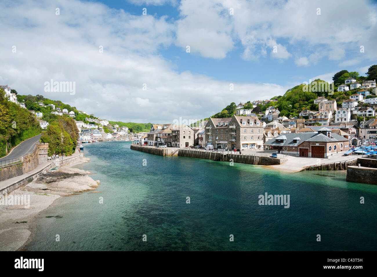 East et West Looe, à marée haute, Cornwall UK Banque D'Images