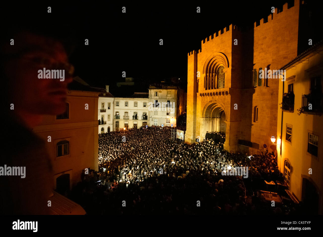 Serenade Serenata (FADO) au cours de la Monumentale Queima das Fitas festivités étudiant à Coimbra, Portugal, Europe Banque D'Images