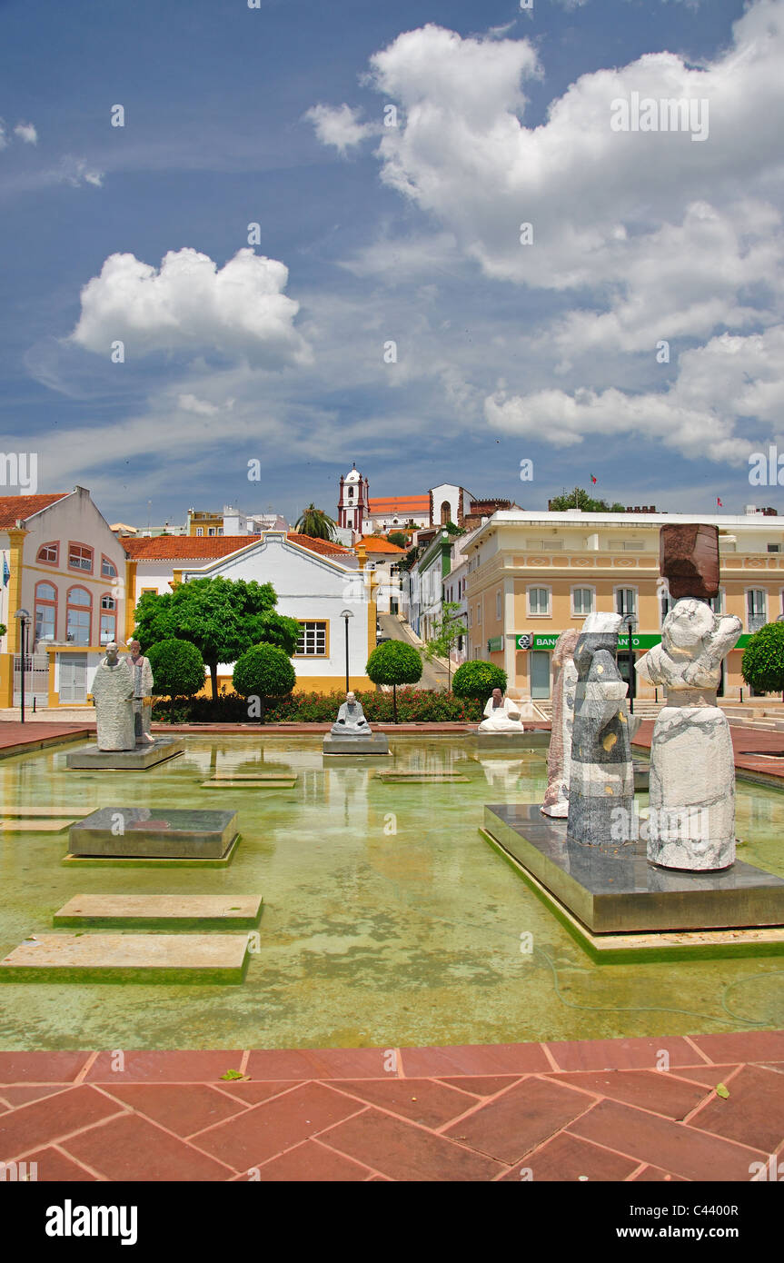 Fontaine à Praca islamique Ibn Al Mutamid, Silves, Région de l'Algarve, Portugal Banque D'Images