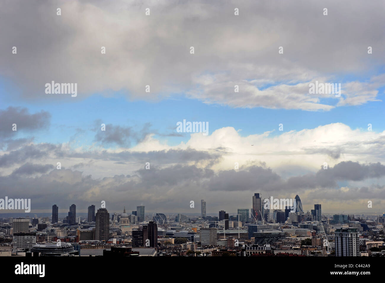 Ville de Londres à la recherche vers la ville Banque D'Images