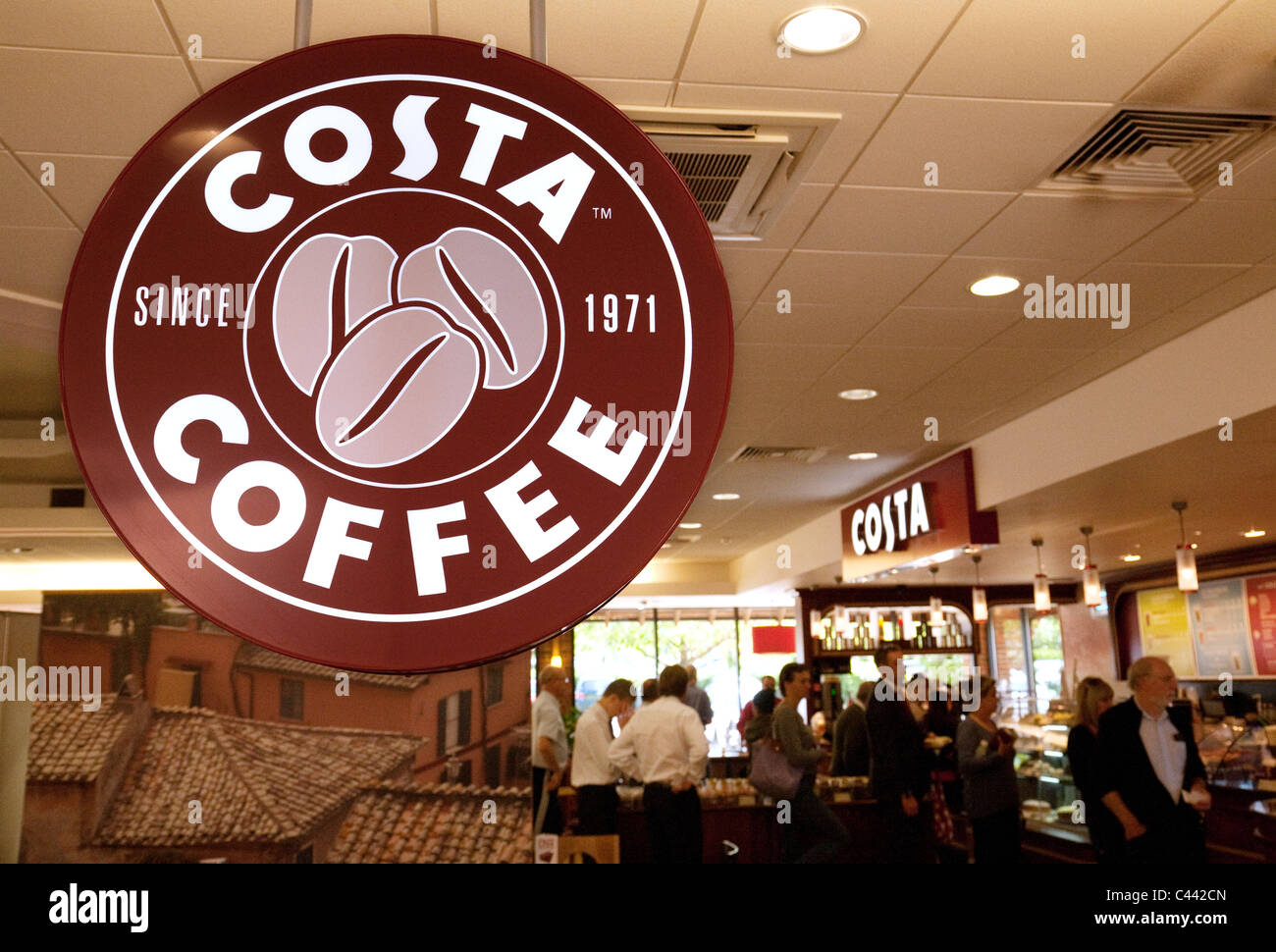 Café Costa et signe, Clacket Lane, services d'autoroute M25, Surrey UK Banque D'Images