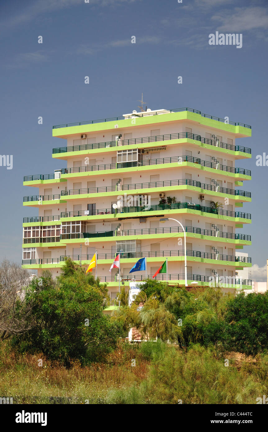 Bâtiment des appartements en front de mer, Monte Gordo, Vila Real de Santo António, Municipalité du district de Faro, Algarve, Portugal Banque D'Images