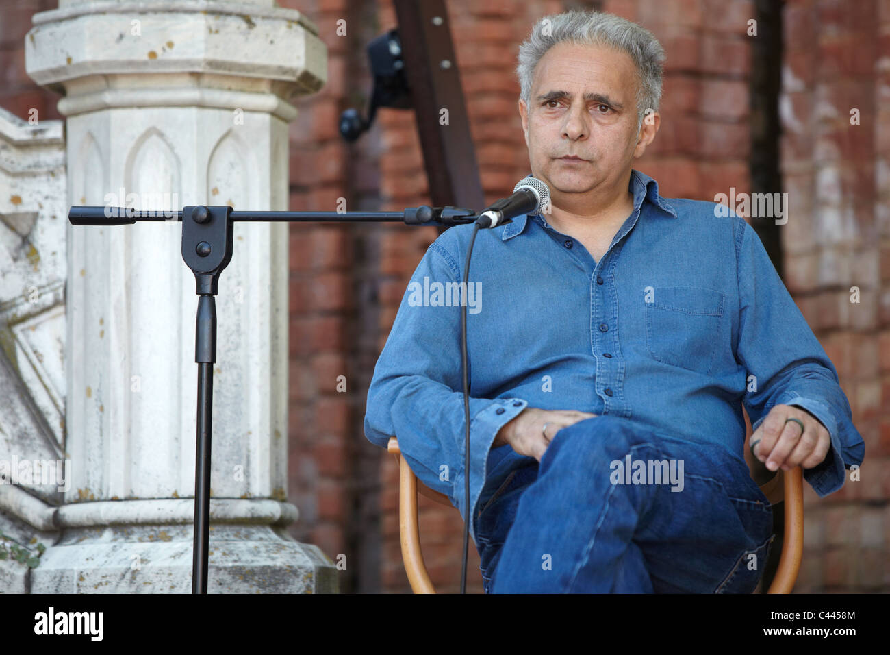 NOVELLO, ITALIE - 28 MAI : écrivain Hanif Kureishi parle à Collisioni 2011 le 28 mai 2011, en Italie. Novello Banque D'Images