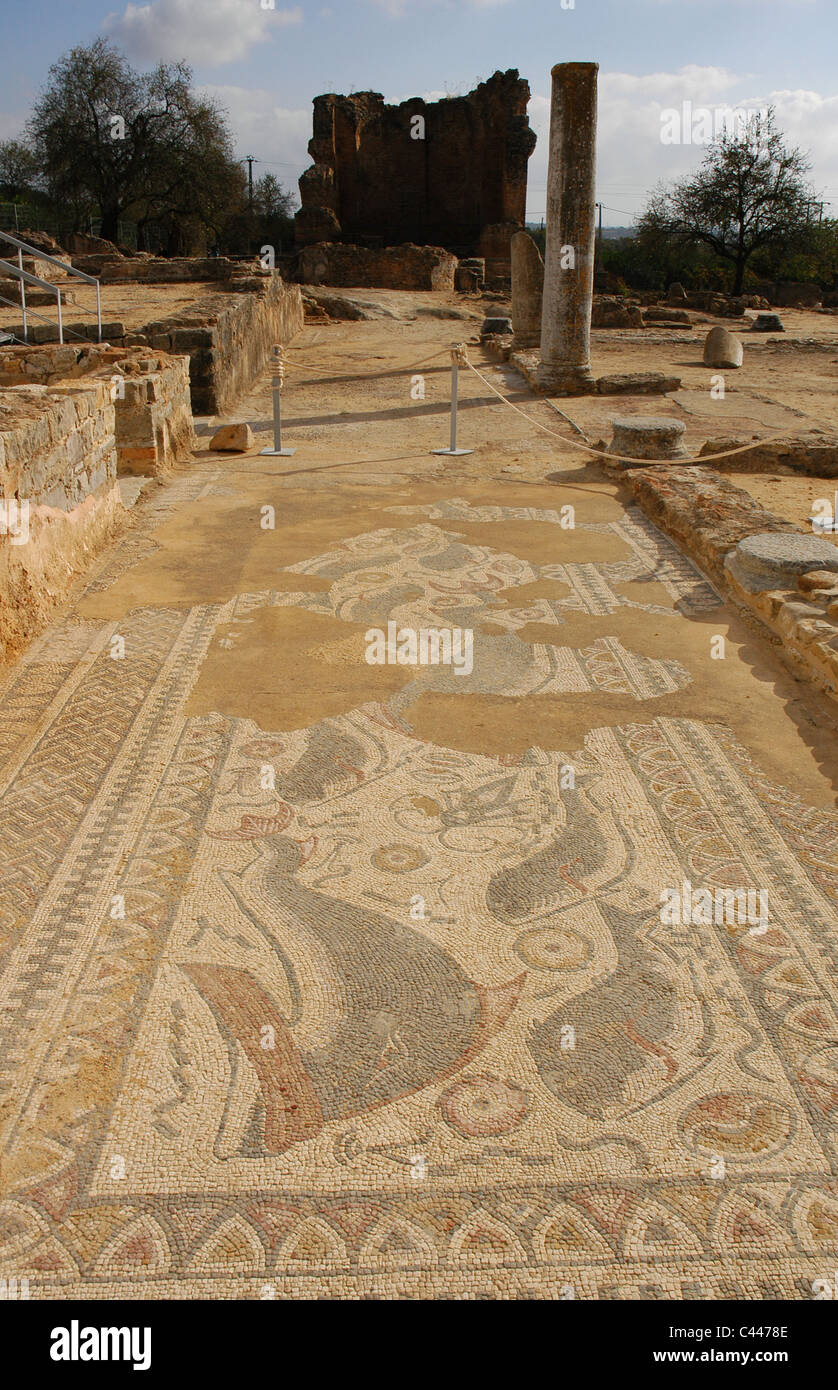 Ruines de Milreu. Villa romaine (1er - 4e siècle après J.-C.). Détail de la mosaïque. Estoi, près de Faro. Algarve. Le Portugal. Banque D'Images