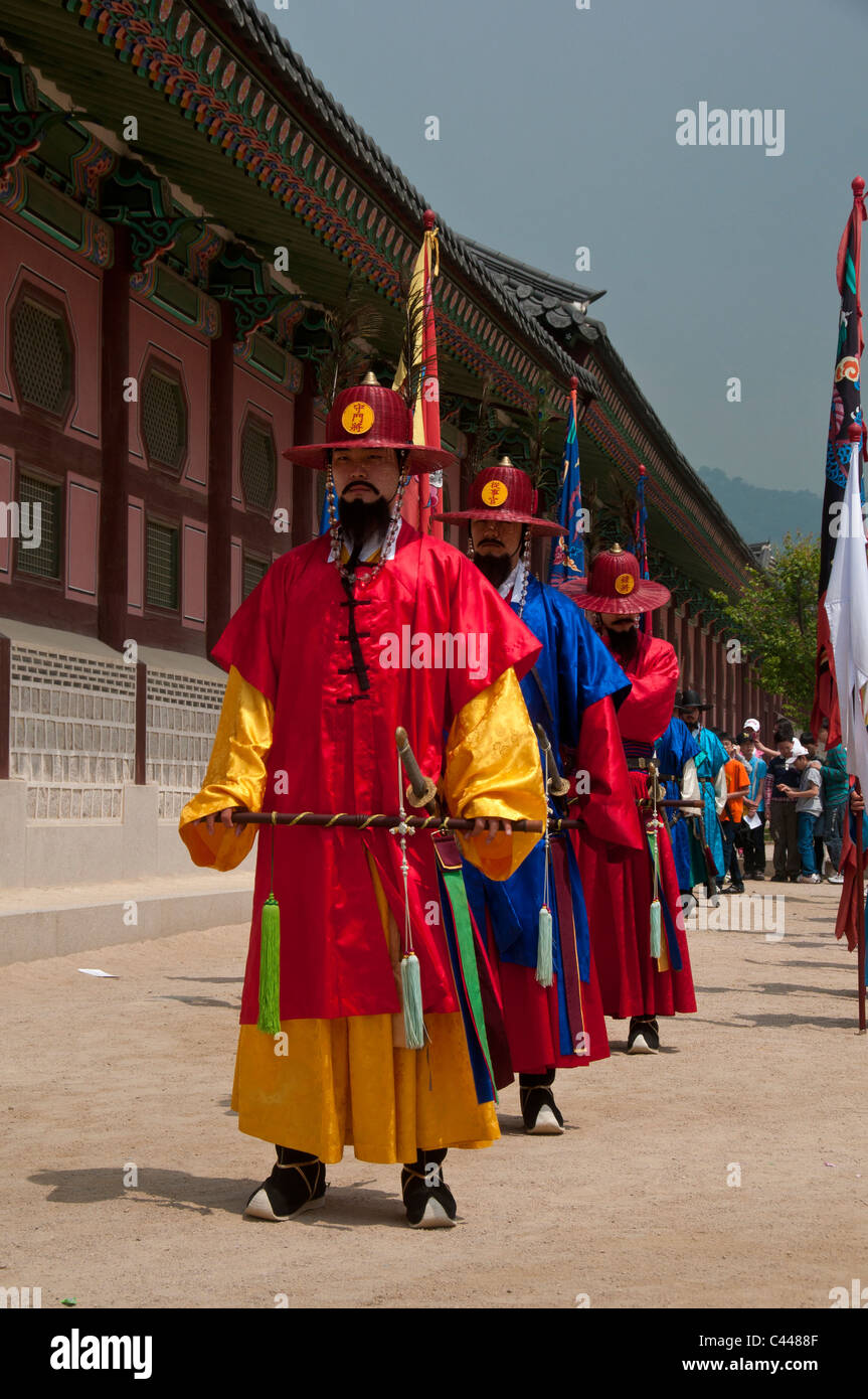 Palais Royal, Gyeongbokgung Palace, palais, Garde côtière canadienne, changement de garde, parade, Séoul, Corée, Asie Banque D'Images