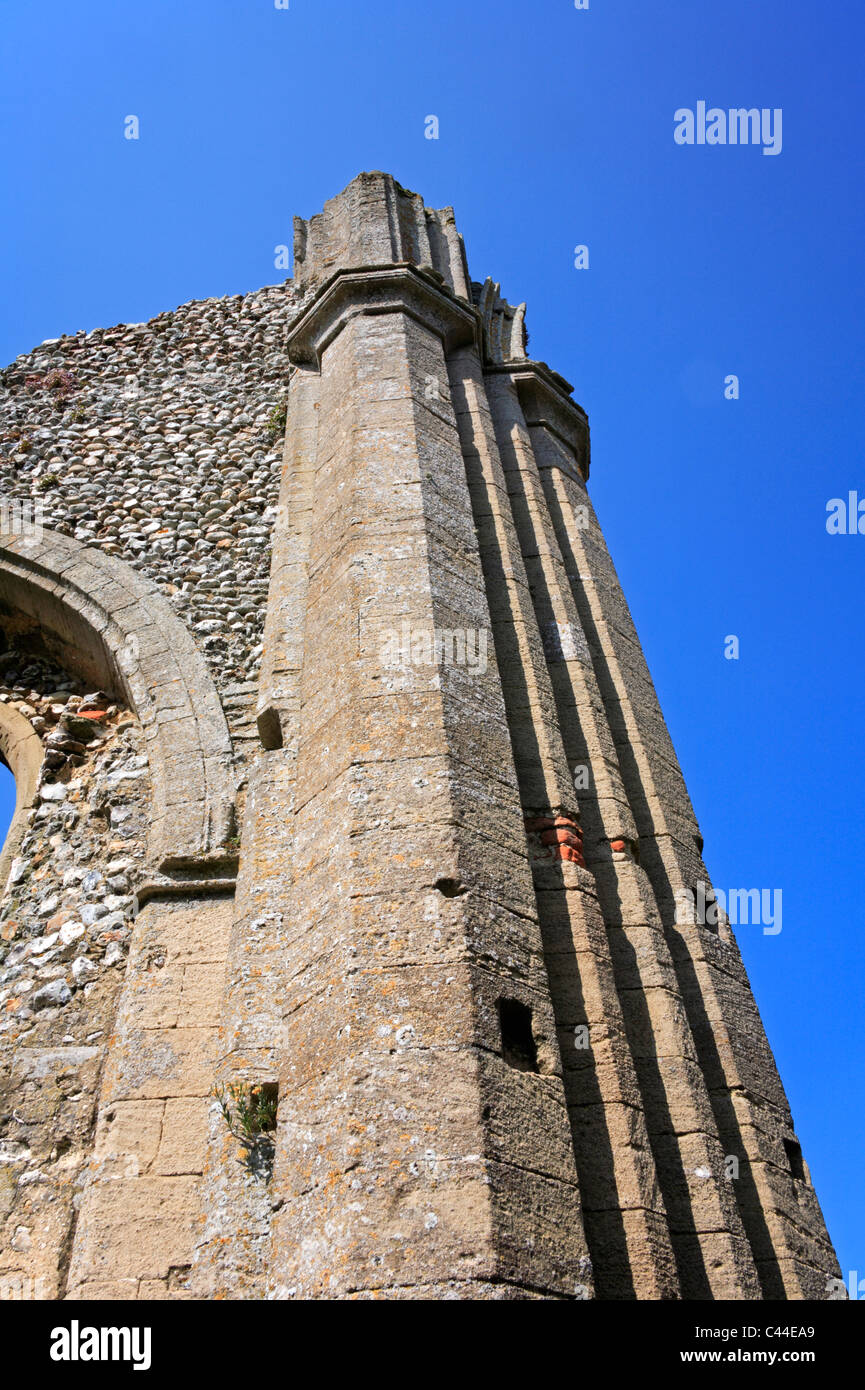 Une vue d'une partie des ruines de l'abbaye de North Norfolk Creake, Angleterre, Royaume-Uni. Banque D'Images