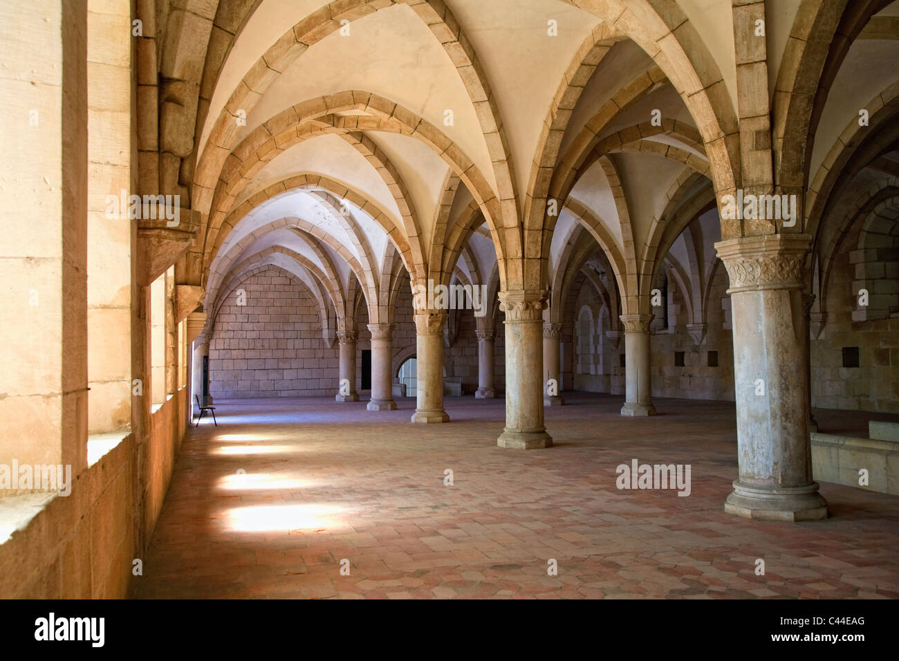 Dortoir, Santa Maria d'Alcobaça Monastère (UNESCO World Heritage), Alcobaça, Portugal, Estremadura Banque D'Images