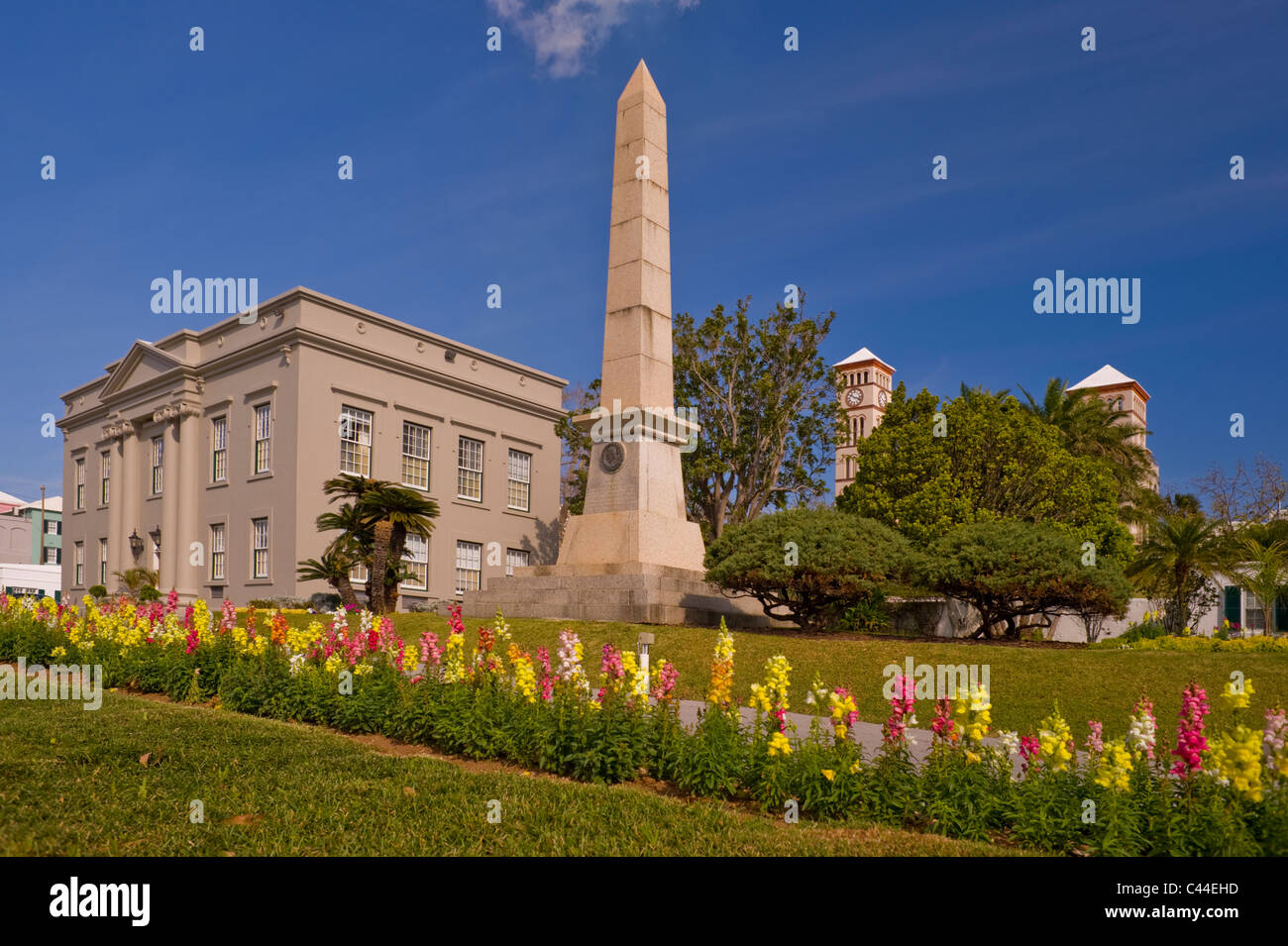 Le Cénotaphe et bâtiment du Cabinet avec les Sessions House en arrière-plan, Hamilton. Banque D'Images