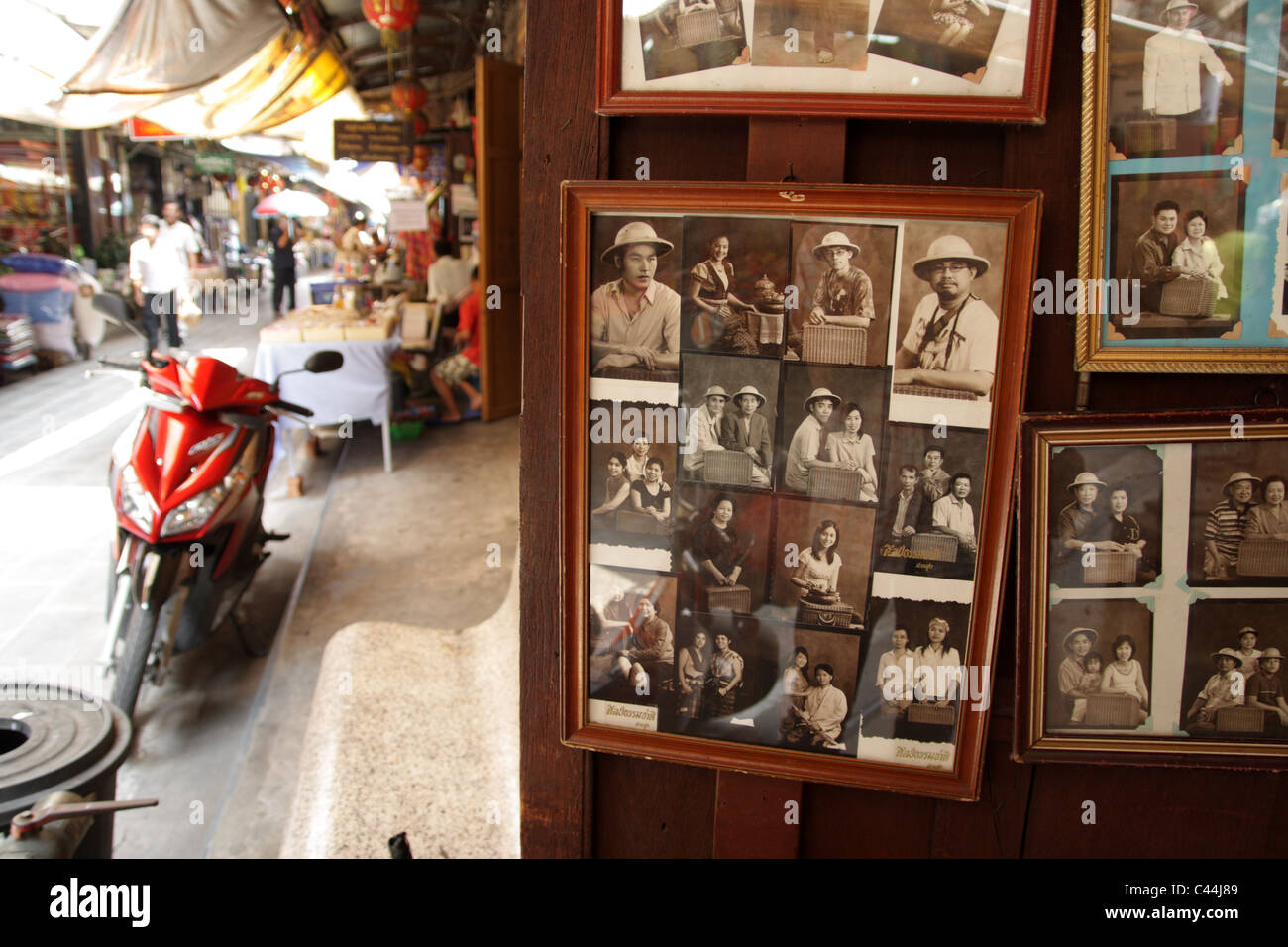 Vieille photo studio shop à Samchuk 100 ans marché , Thaïlande Banque D'Images