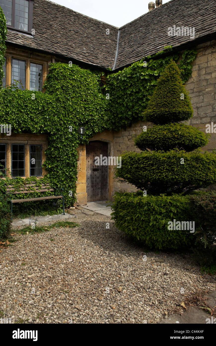 Chambre anglais traditionnel avec jardin topiaire Banque D'Images