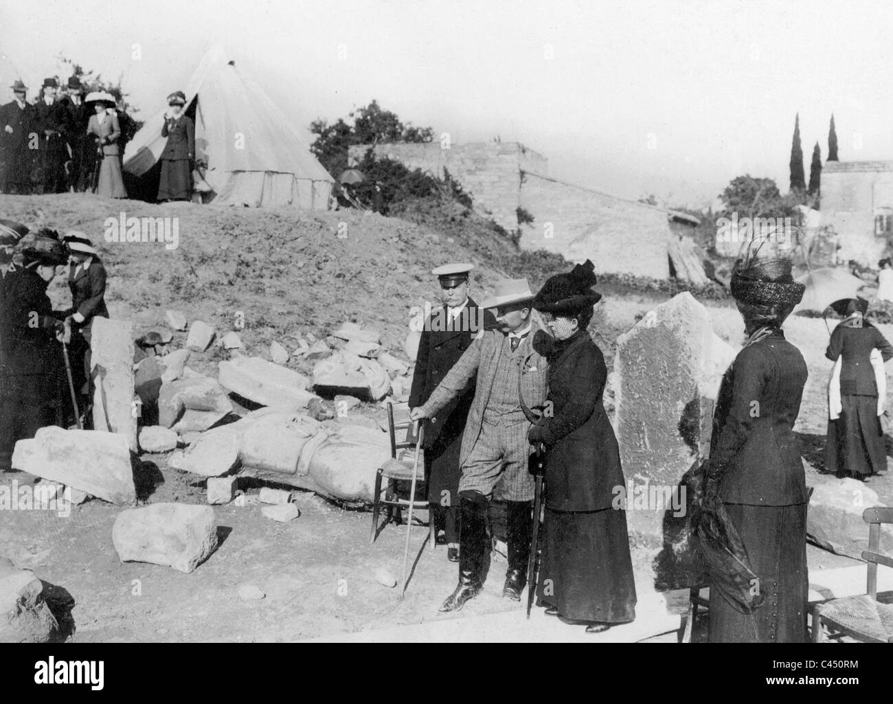 Guillaume II et Alexandra de l'Angleterre à une excavation, 1911 Banque D'Images