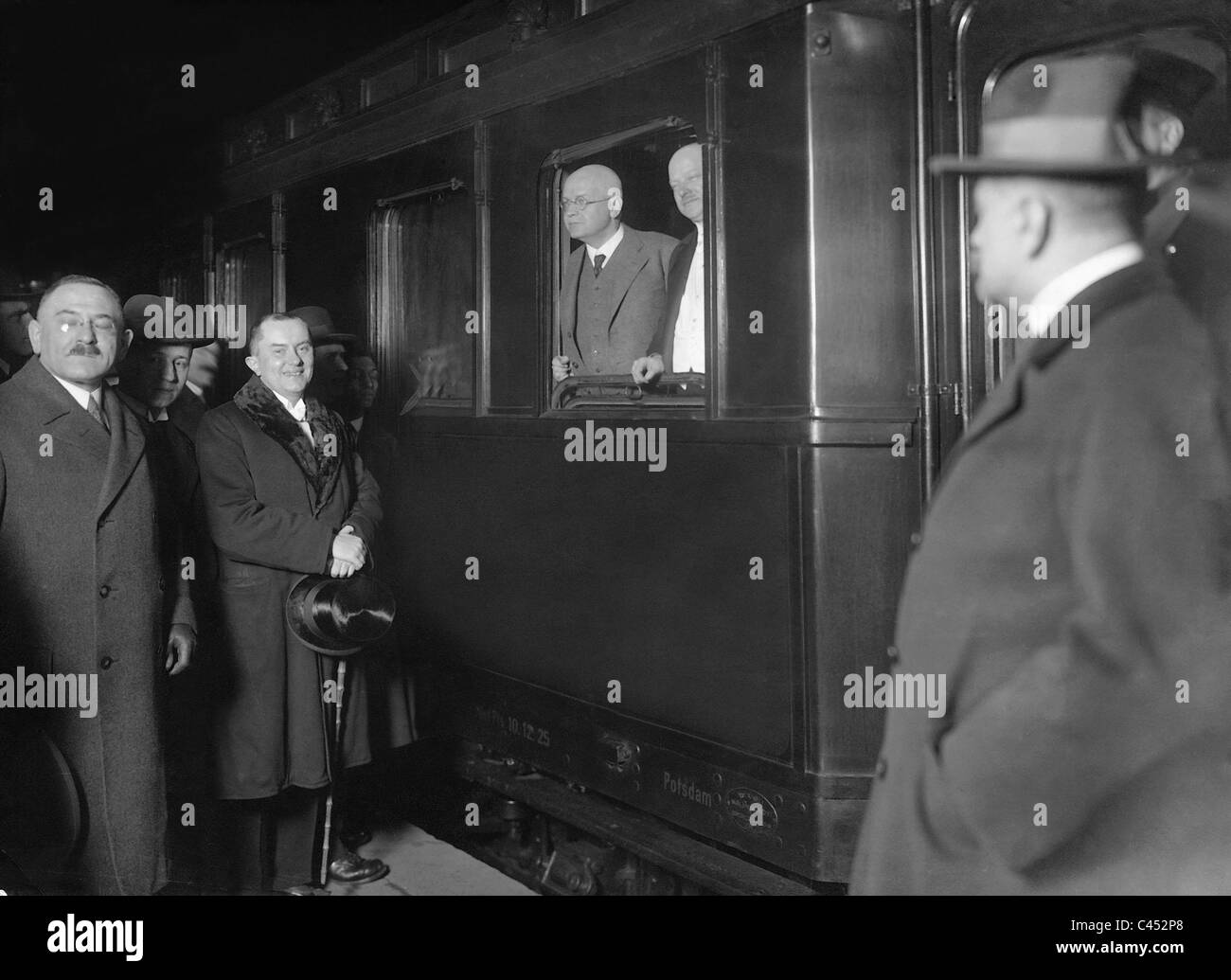 Hans Luther et de Gustav Stresemann de partir pour Genève, 1926 Banque D'Images