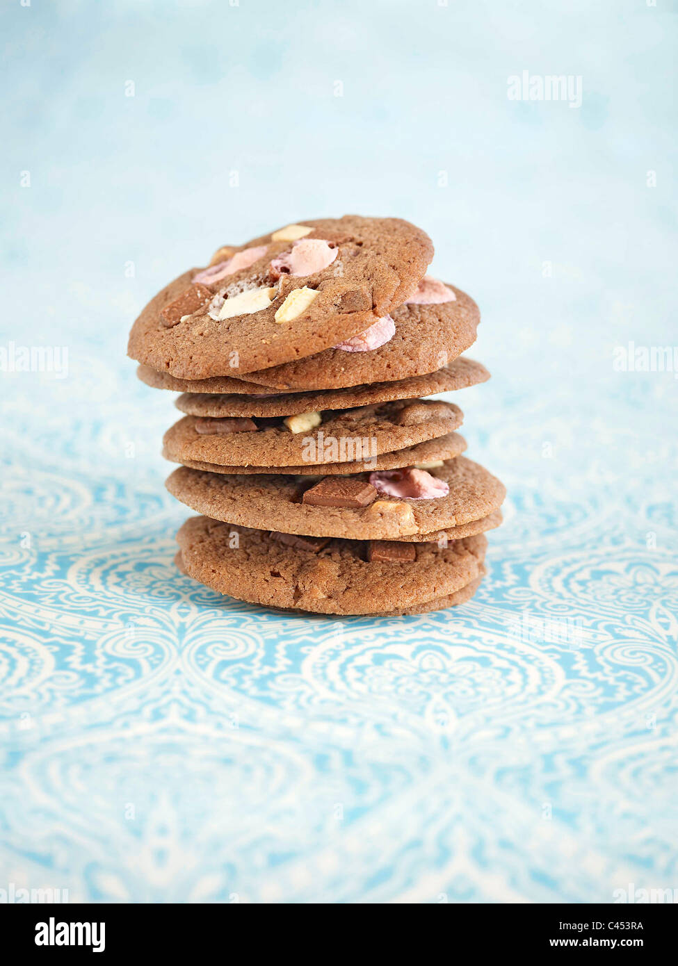Pile de rocky road cookies, close-up Banque D'Images