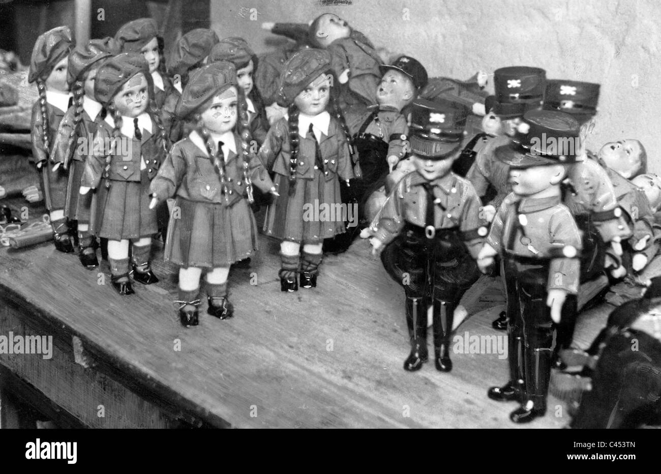 Poupées dans l'uniforme nazi, 1933 Banque D'Images