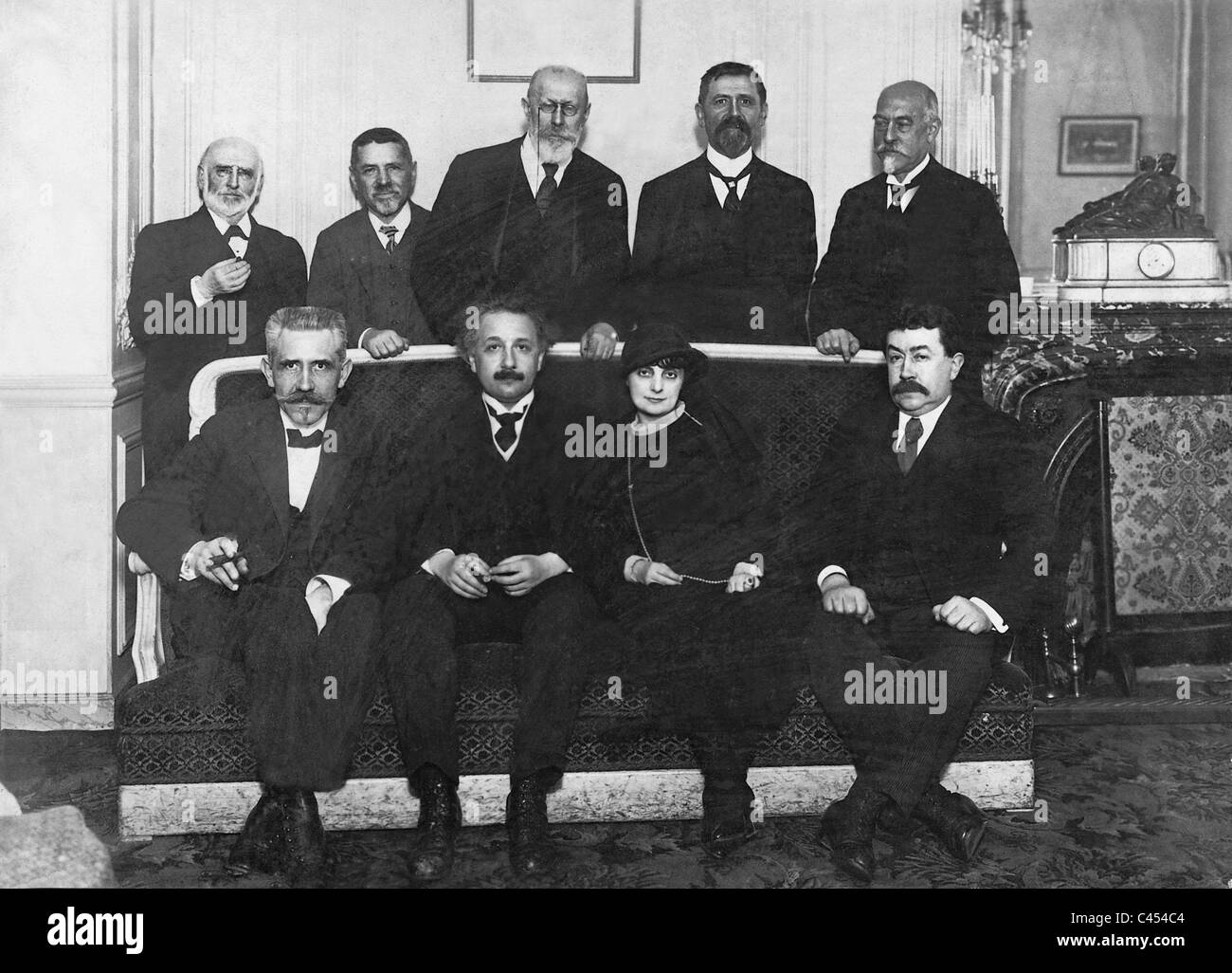 Albert Einstein et sa femme Elsa Einstein à Paris, 1922 Banque D'Images