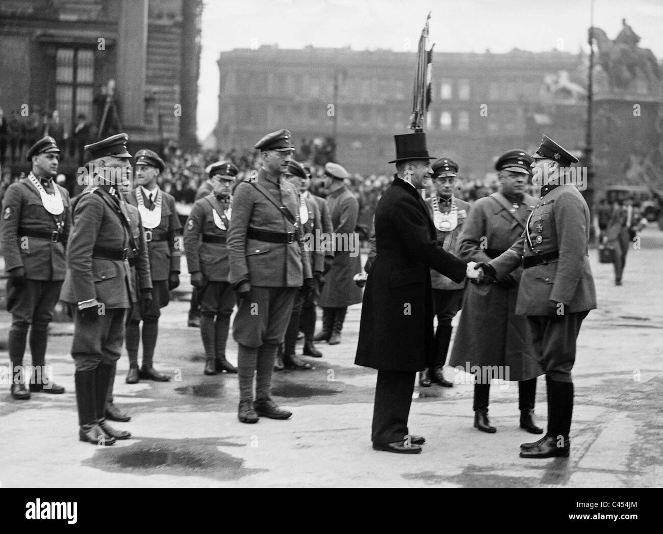 Le chancelier Franz von Papen avec Stahlhelm-leaders, 1932 Banque D'Images