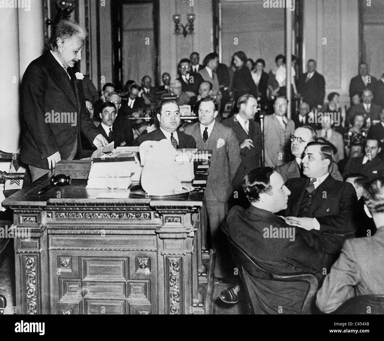 Albert Einstein est titulaire d'un discours, 1934 Banque D'Images