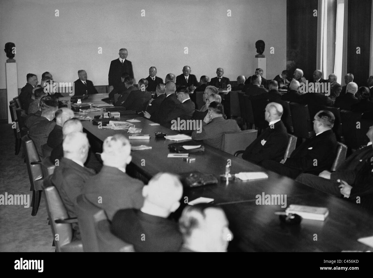 Hjalmar Schacht à la 16e réunion annuelle des caisses d'épargne et de chèques postaux, de l'Association 1935 Banque D'Images