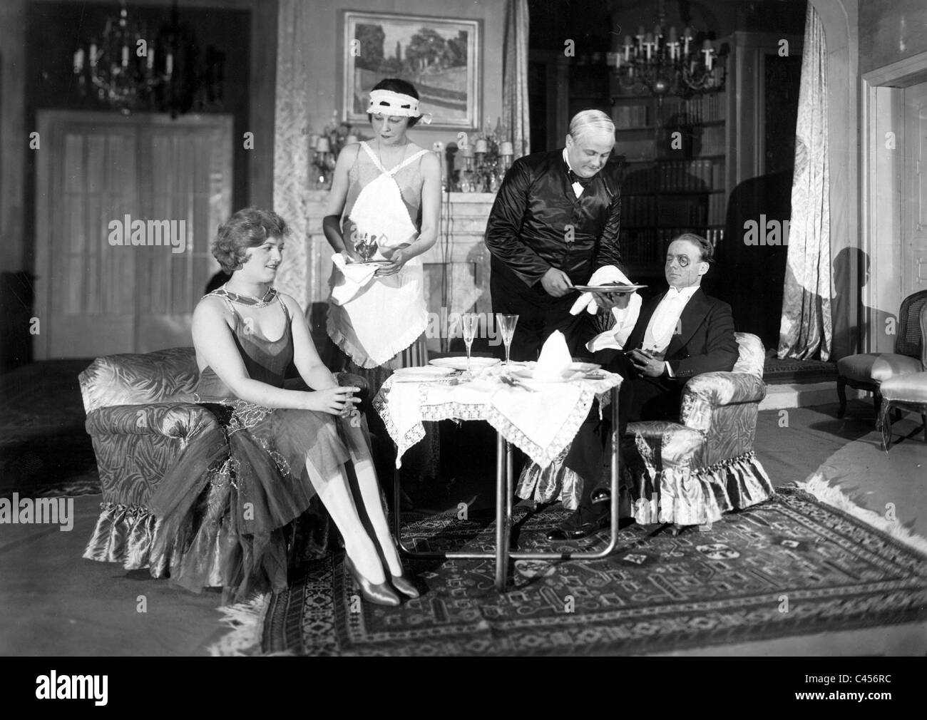 Ruehmann, Heinz Otto Wallburg et Maria Pendler dans 'Aufgang nur für Herrschaften'' 1929 Banque D'Images