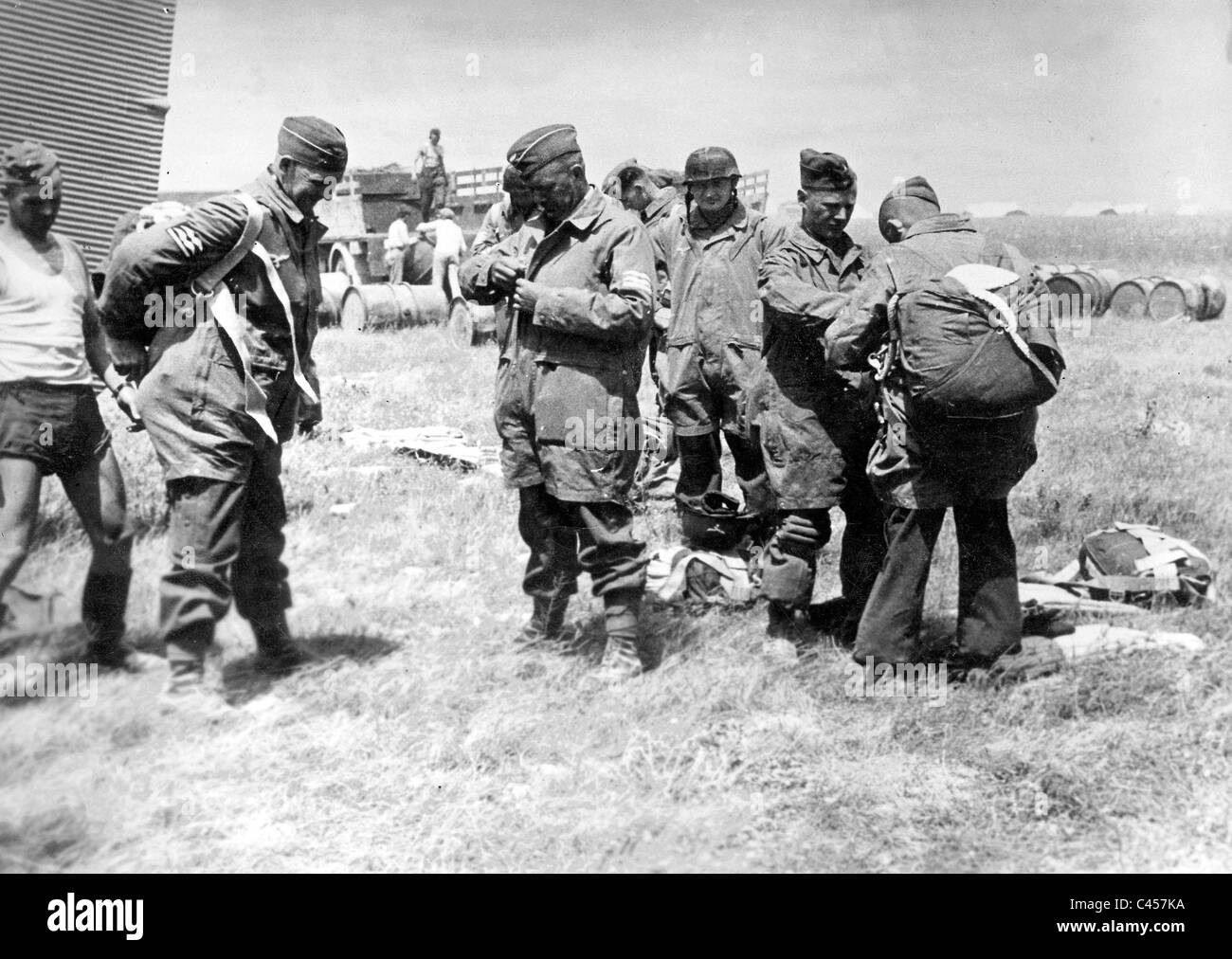 Les parachutistes allemands sur l'aéroport d'Héraklion, Mai 1941 Banque D'Images