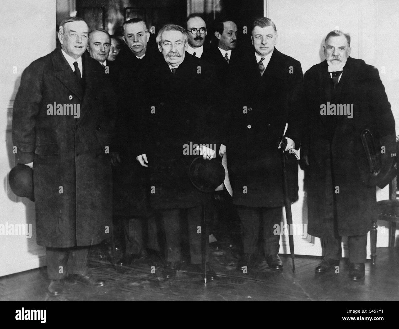 Henderson, Briand, Alexander et Dumont à une consultation à Quai d'Orsay, 1931 Banque D'Images