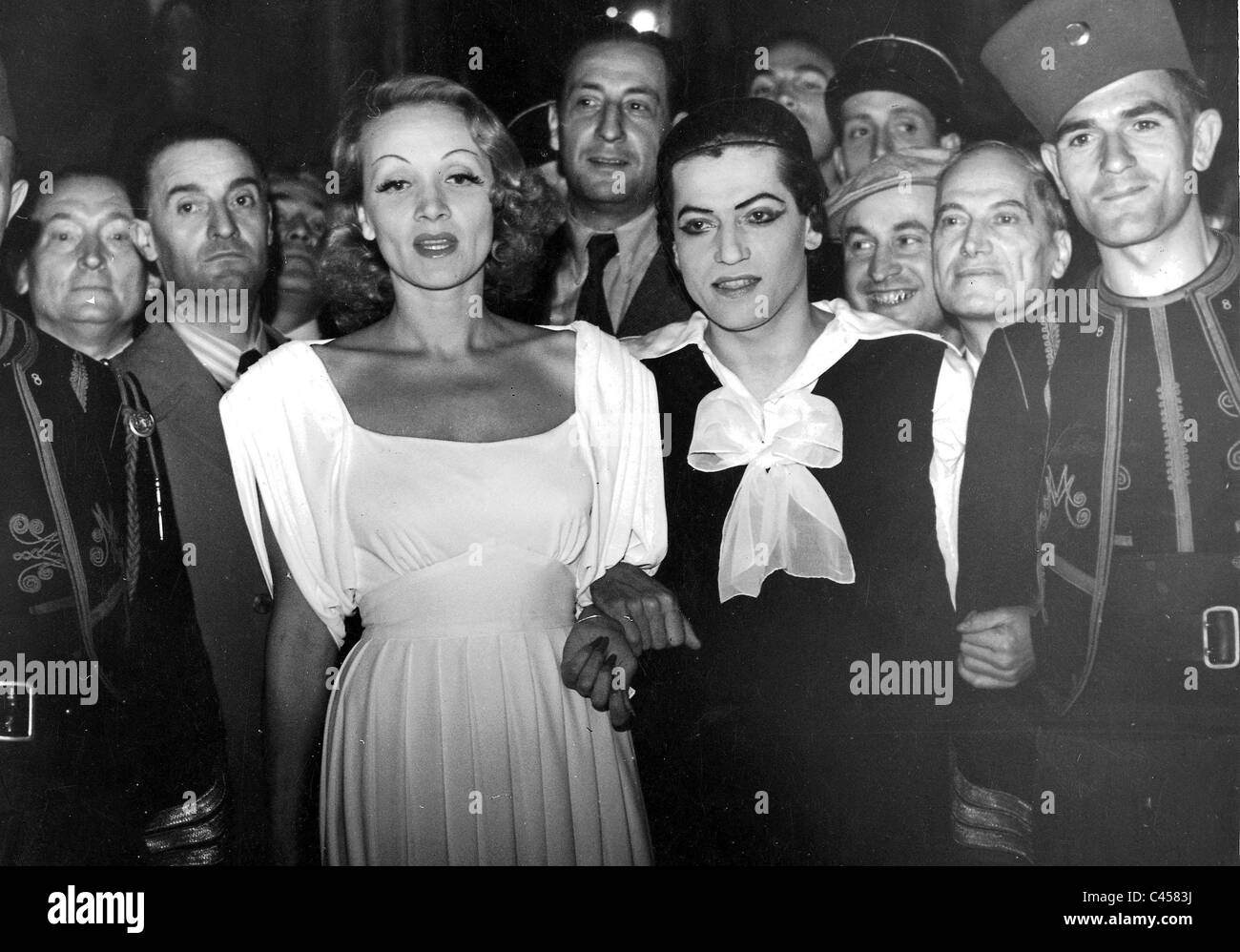 Marlene Dietrich et la Fédération de danseur Serge Lifar à l'Opéra de Paris (1939) Banque D'Images