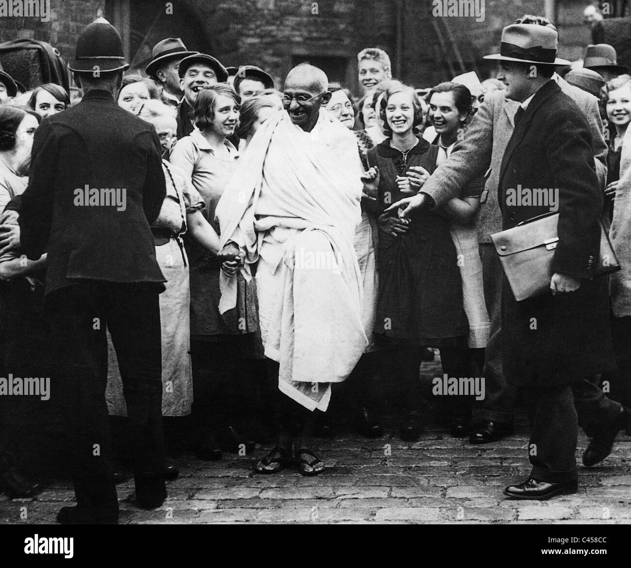 Mahatma Gandhi visites Les travailleurs du textile dans le Lancashire, 1931 Banque D'Images