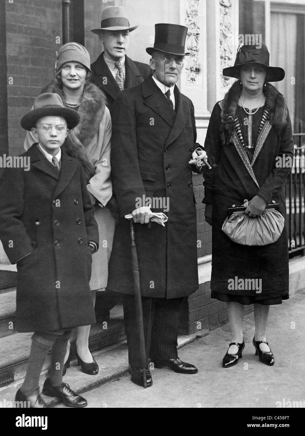 Joseph Austen Chamberlain avec sa famille, 1928 Banque D'Images