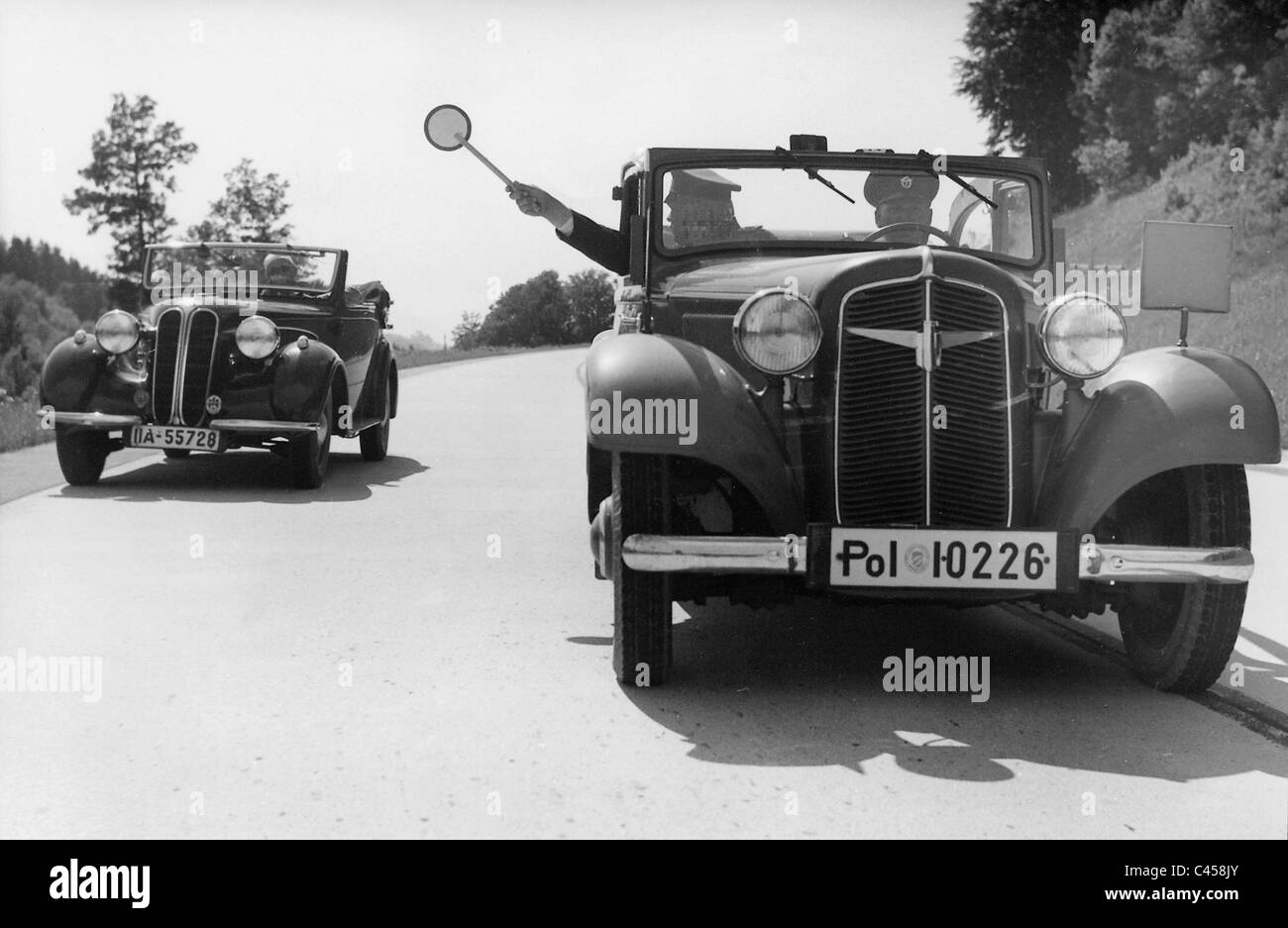 Contrôle du trafic sur l'autoroute près de Munich, 1937 Banque D'Images