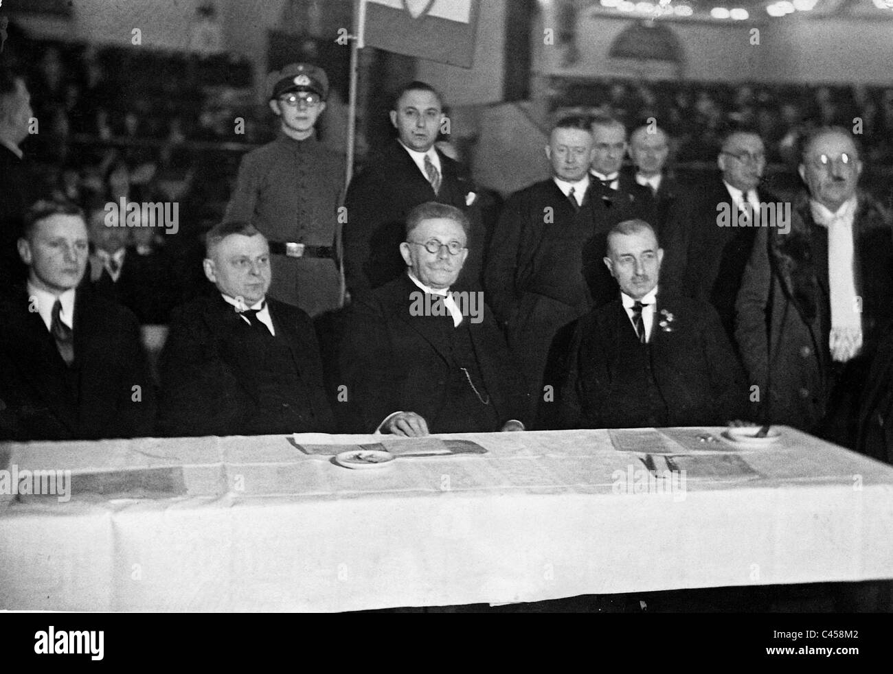 Bruno Doehring, Alfred Hugenberg et Steinhoff lors d'une cérémonie de la fondation de l'Empire allemand, 1931 Banque D'Images