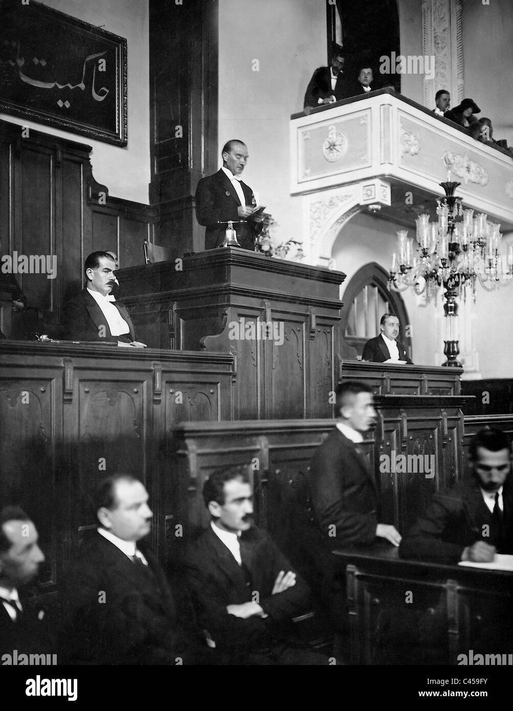 Mustafa Kemal Atatuerk lors d'un discours devant le parlement à Ankara, 1929 Banque D'Images