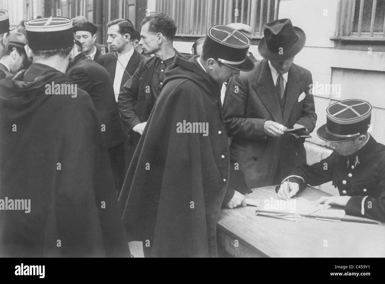 Identification des Juifs capturés dans la France occupée, 1941 Photo ...