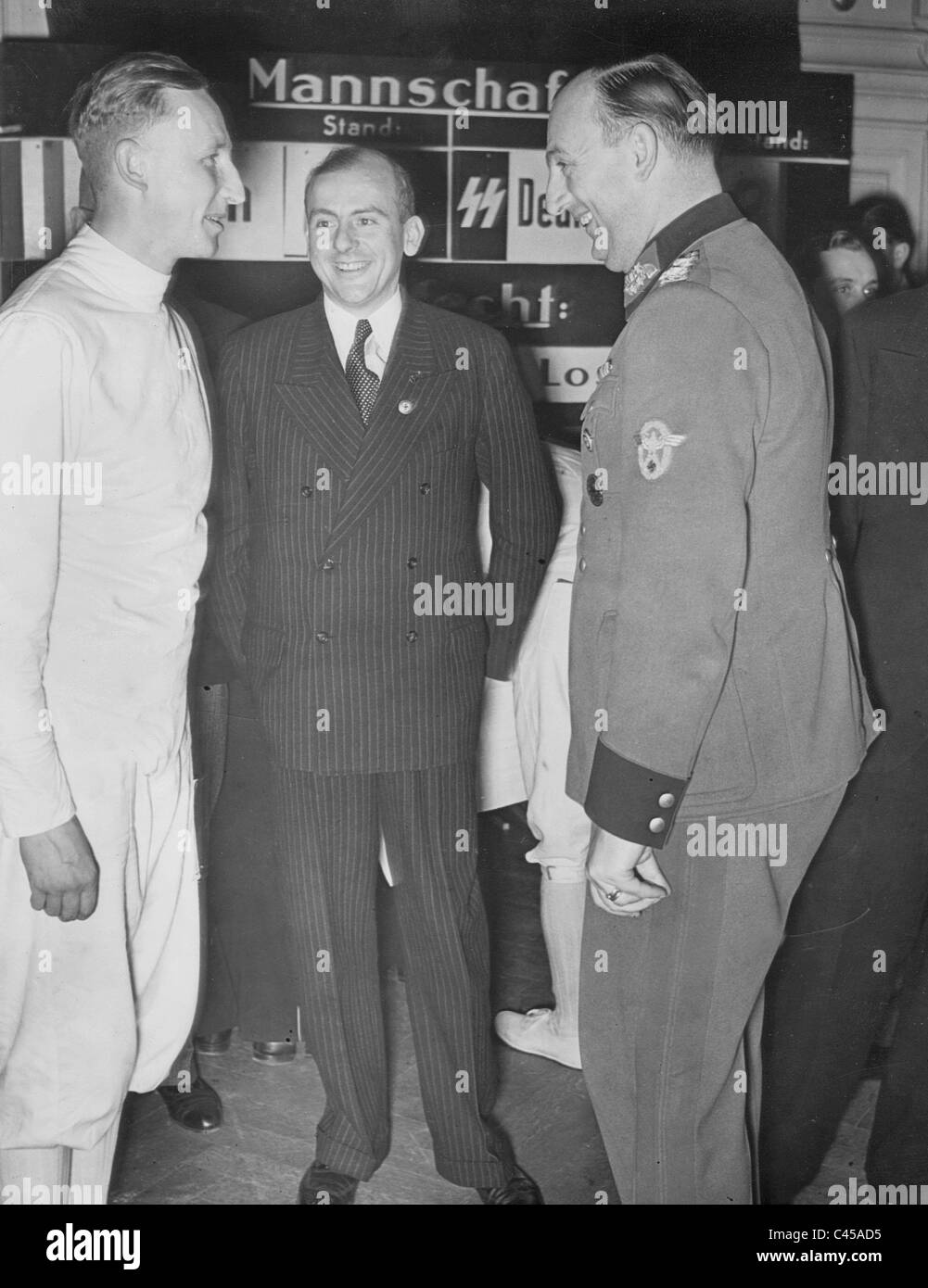Reinhard Heydrich parlant avec Kurt Daluege, 1939 Banque D'Images
