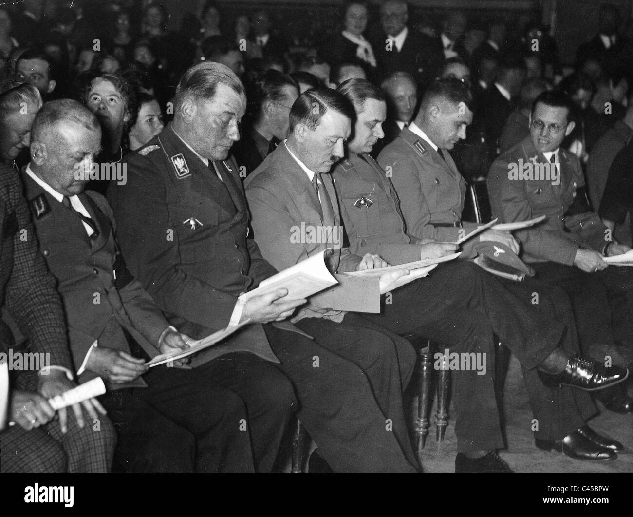 Hitler à un concert pour le secours d'hiver à Berlin Banque D'Images
