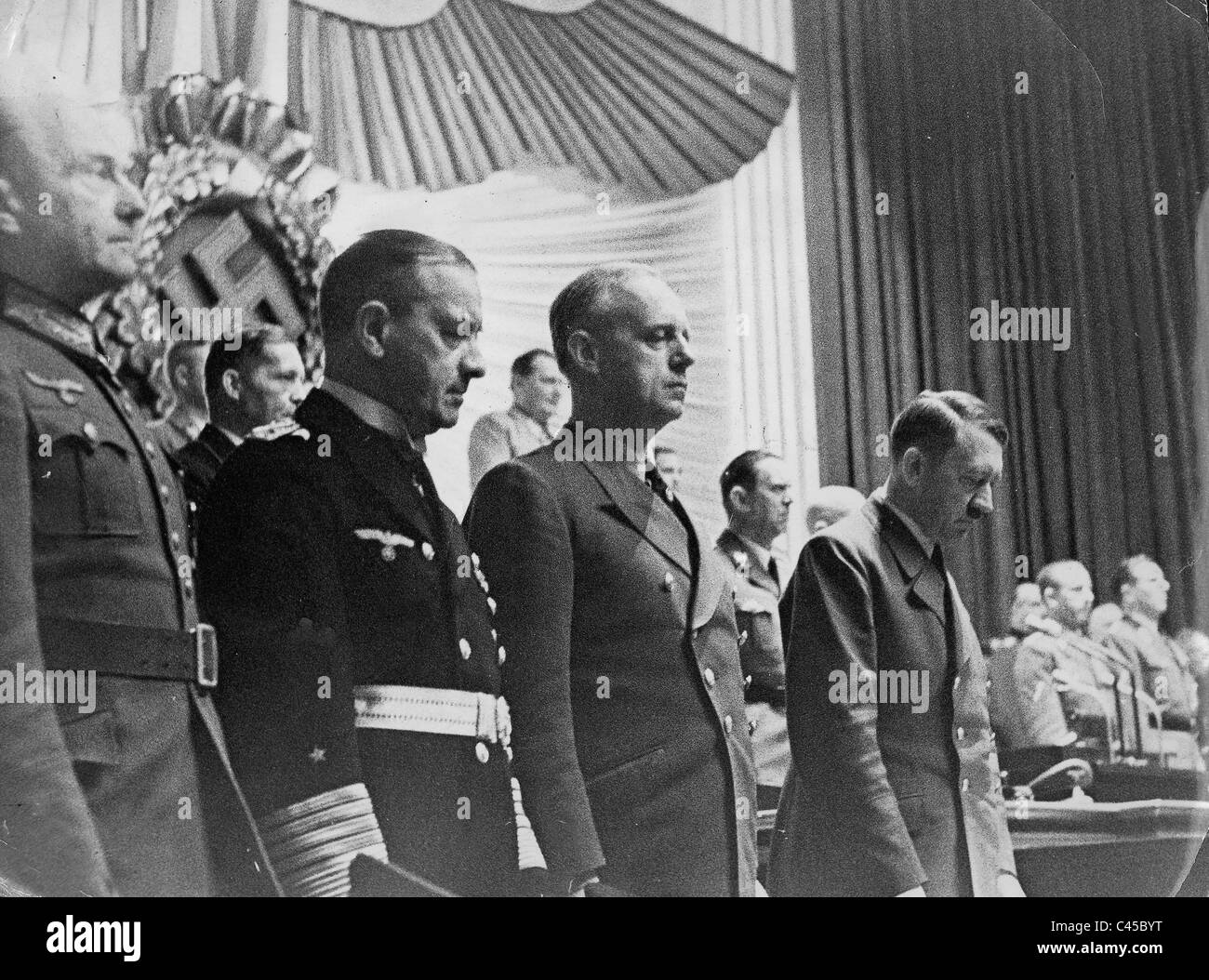 Hitler, Ribbentrop, Raeder, Brauchitsch dans le Reichstag, 1941 Banque D'Images