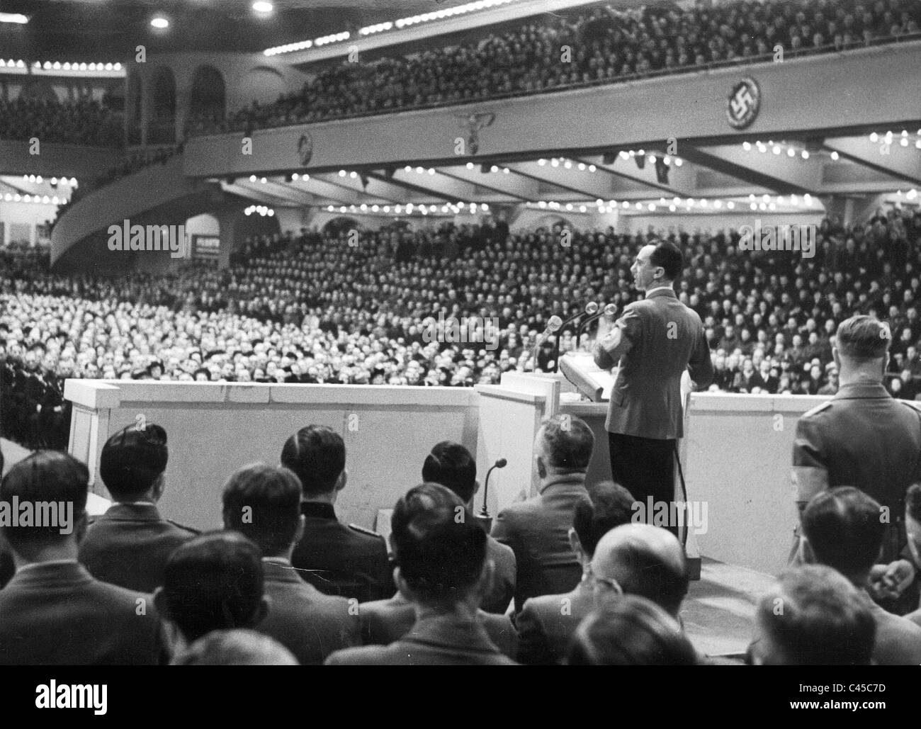 Josef Goebbels donnant son discours 'guerre totale' dans le Palais des sports de Berlin, 1943 Banque D'Images