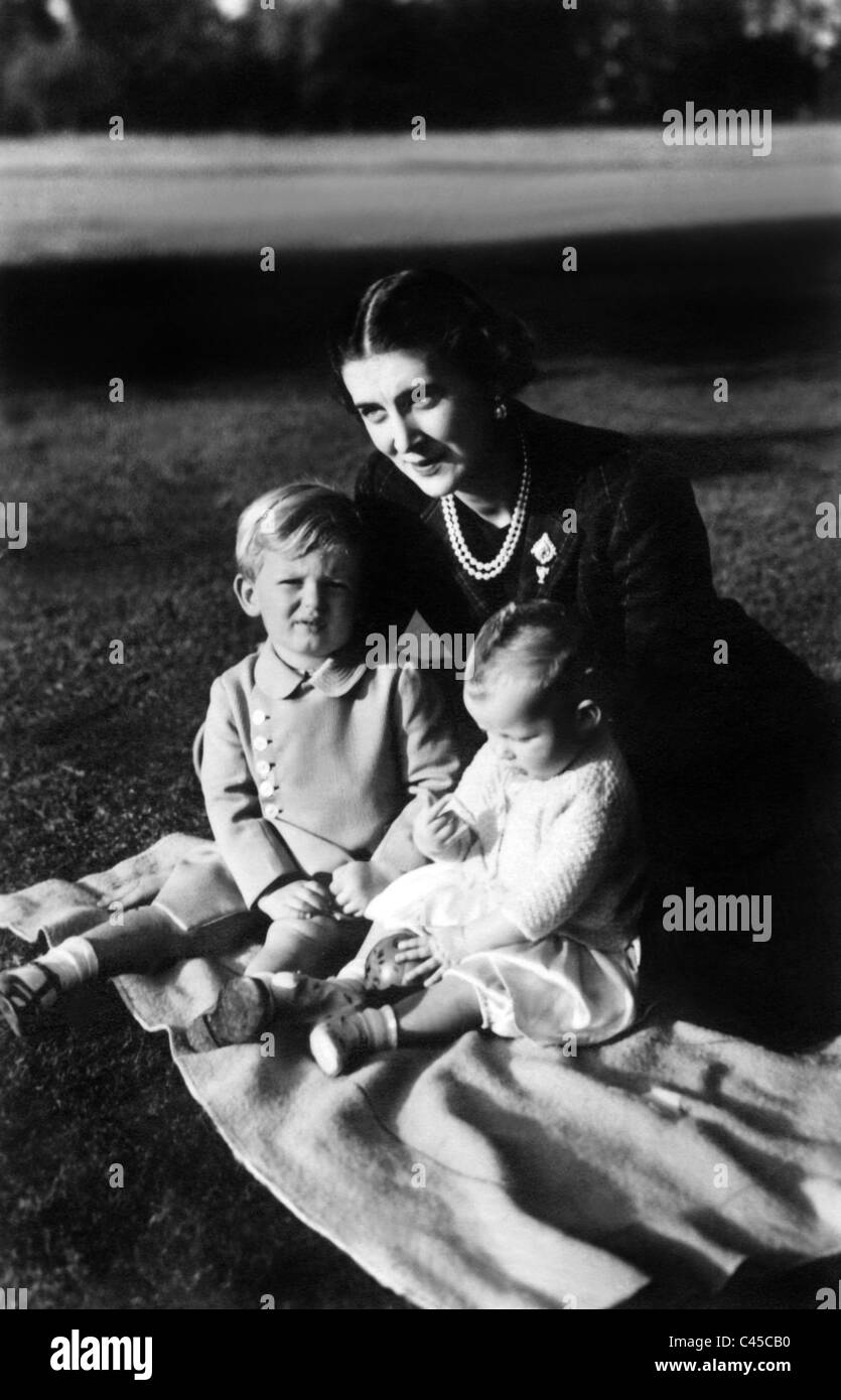 La princesse MARINA DE L'île & PRINCESS ALEXANDRA FAMILLE ROYALE MÈRE FILS DAU 01 mai 1937 Date approximative Banque D'Images