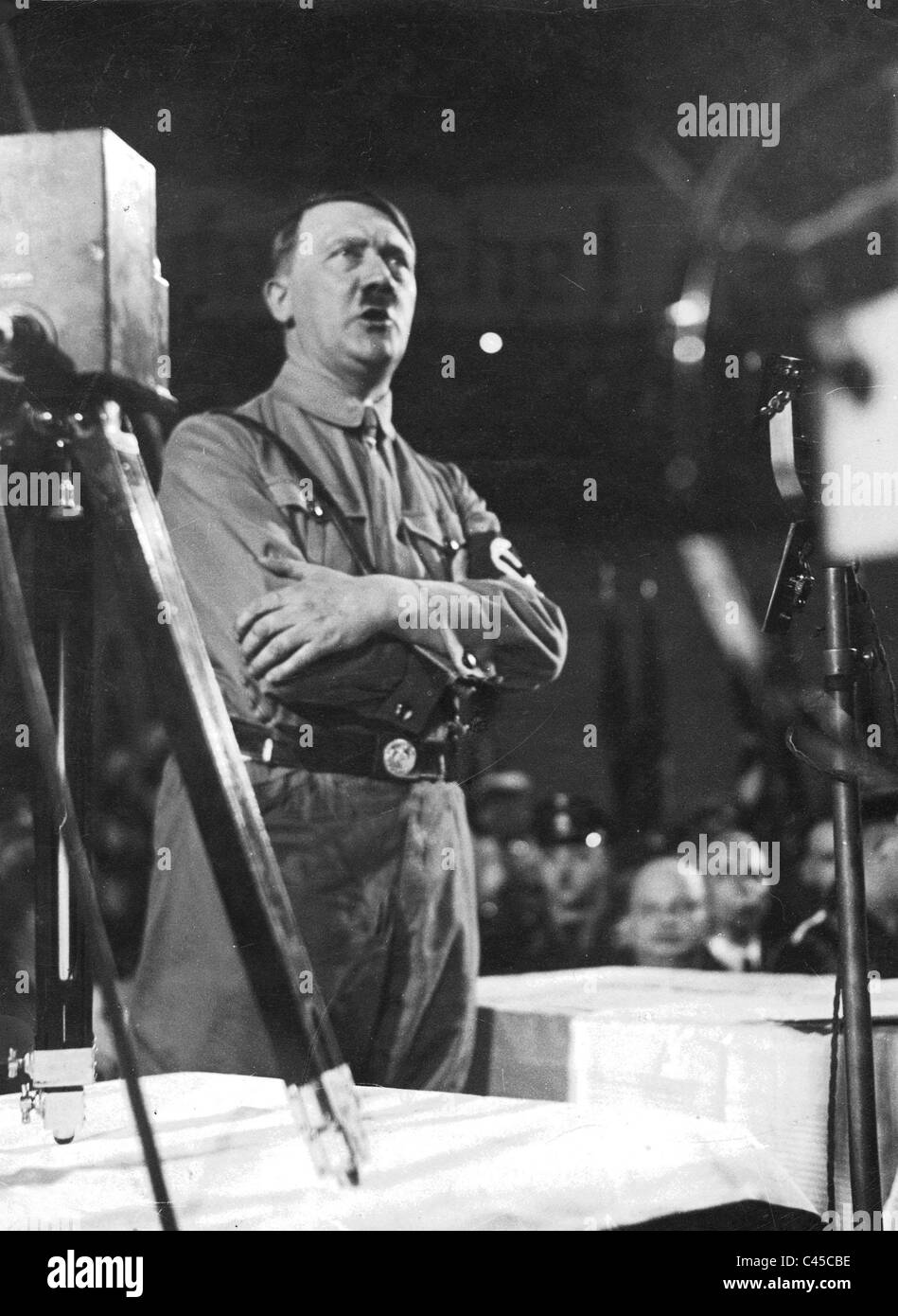 Donner un discours d'Adolf Hitler Banque D'Images