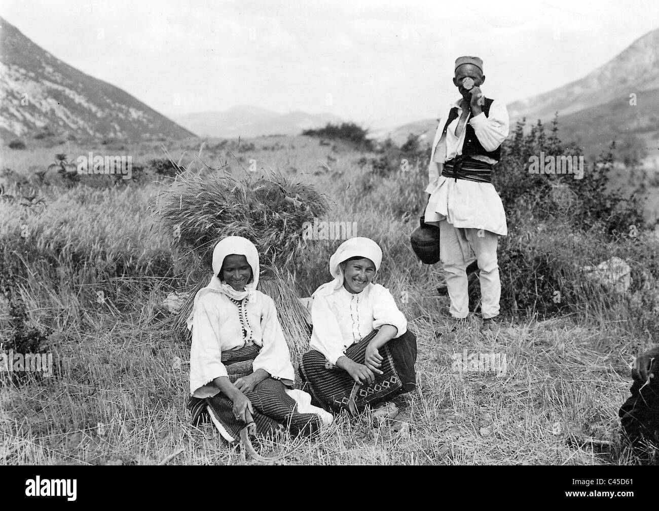 Sur le terrain, Albaniens 1935 Banque D'Images
