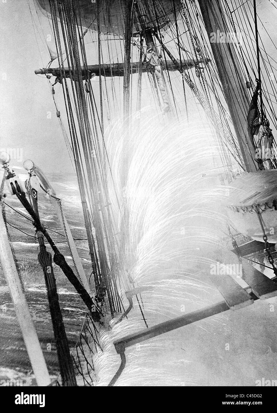 Bateau à bateau dans une tempête au Cap Horn, 1910 Banque D'Images